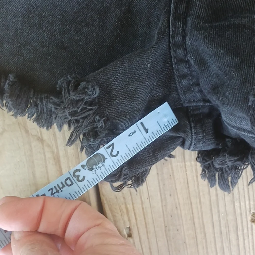 Vanilla Star festival short black raw hem shorts size 11